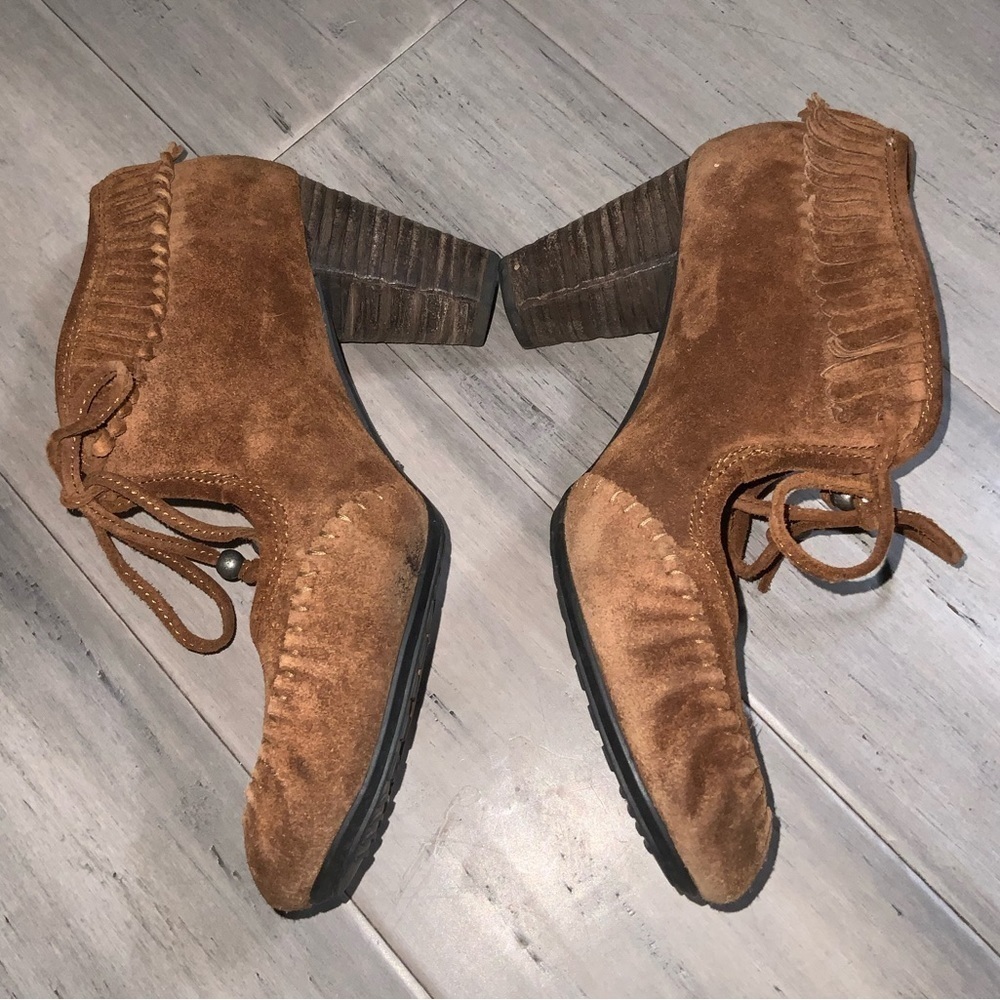 Born Brown Suede Fringe Moccasin Stacked 3” Heel Booties Size 7 Ex Condi… - Picture 6 of 16